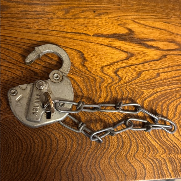 VTG Adlake Pennsylvania Central Railroad (PCRR) Padlock with Chain and Key - Picture 6 of 8